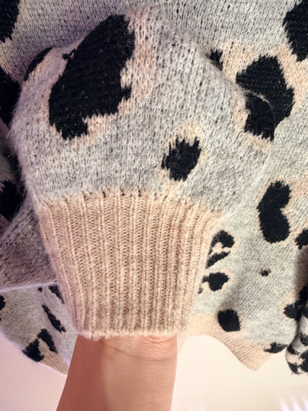 Leopard Print V Neck Sweater Grey Black Tan Fuzzy Knit Scalloped Hem - Picture 3 of 6